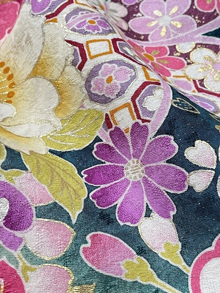 Rank B- Japanese Vintage Furisode Kimono/Sliver Threads/ B33