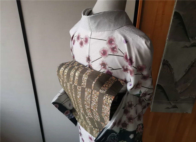 Traditional Japanese Houmongi Kimono