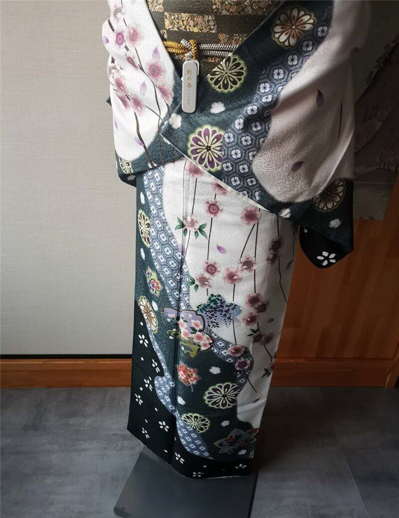 Traditional Japanese Houmongi Kimono