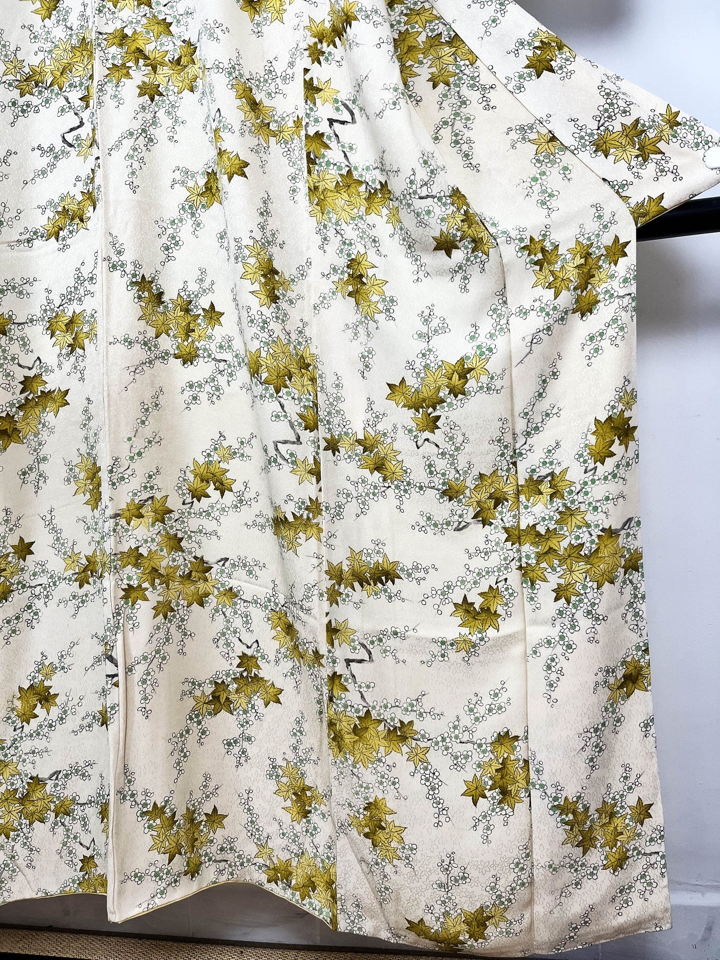 Rank A+ Japanese Vintage Komon Kimono Women, Silk kimono, Late Autumn Leaf, A93