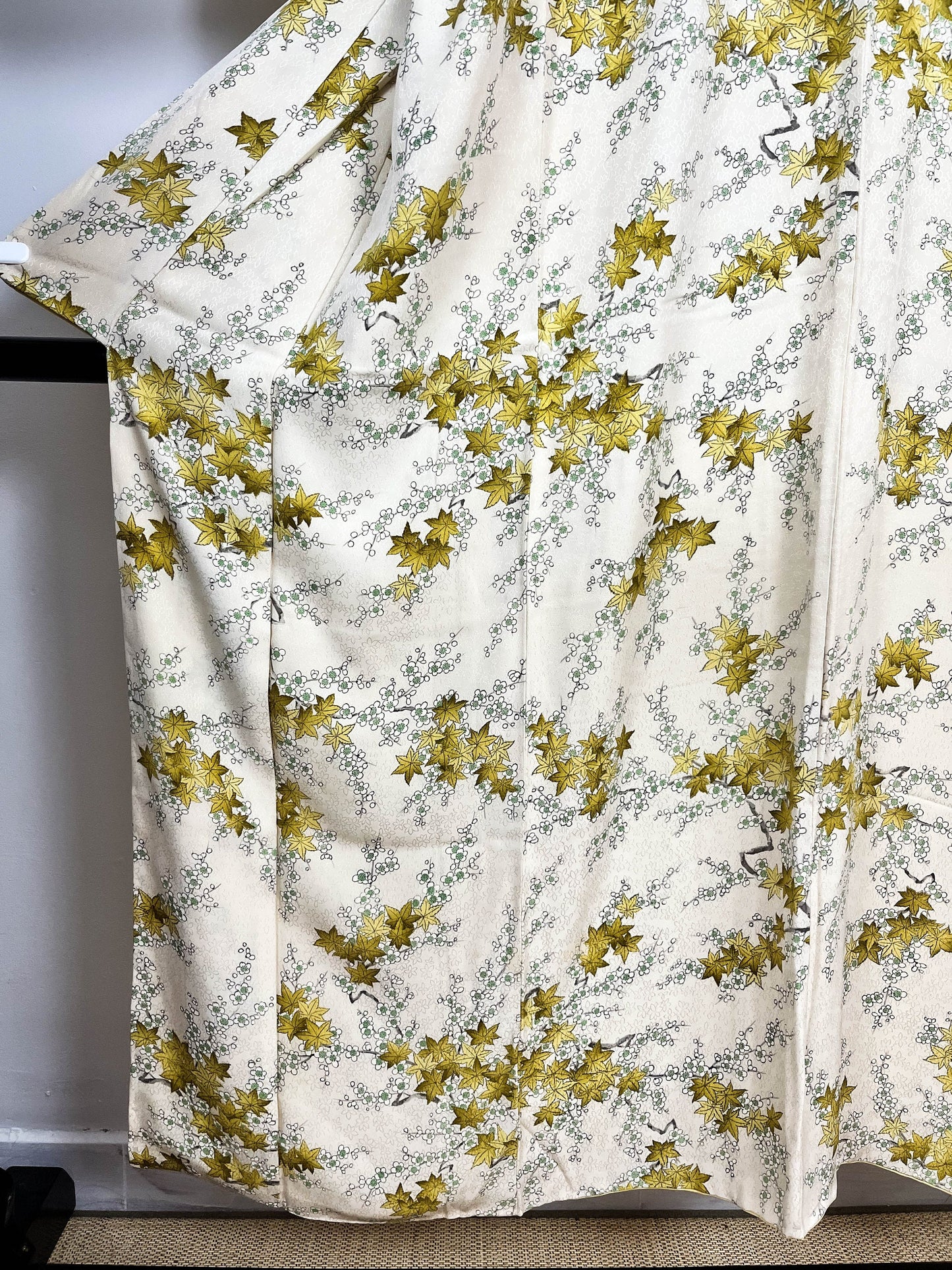 Rank A+ Japanese Vintage Komon Kimono Women, Silk kimono, Late Autumn Leaf, A93