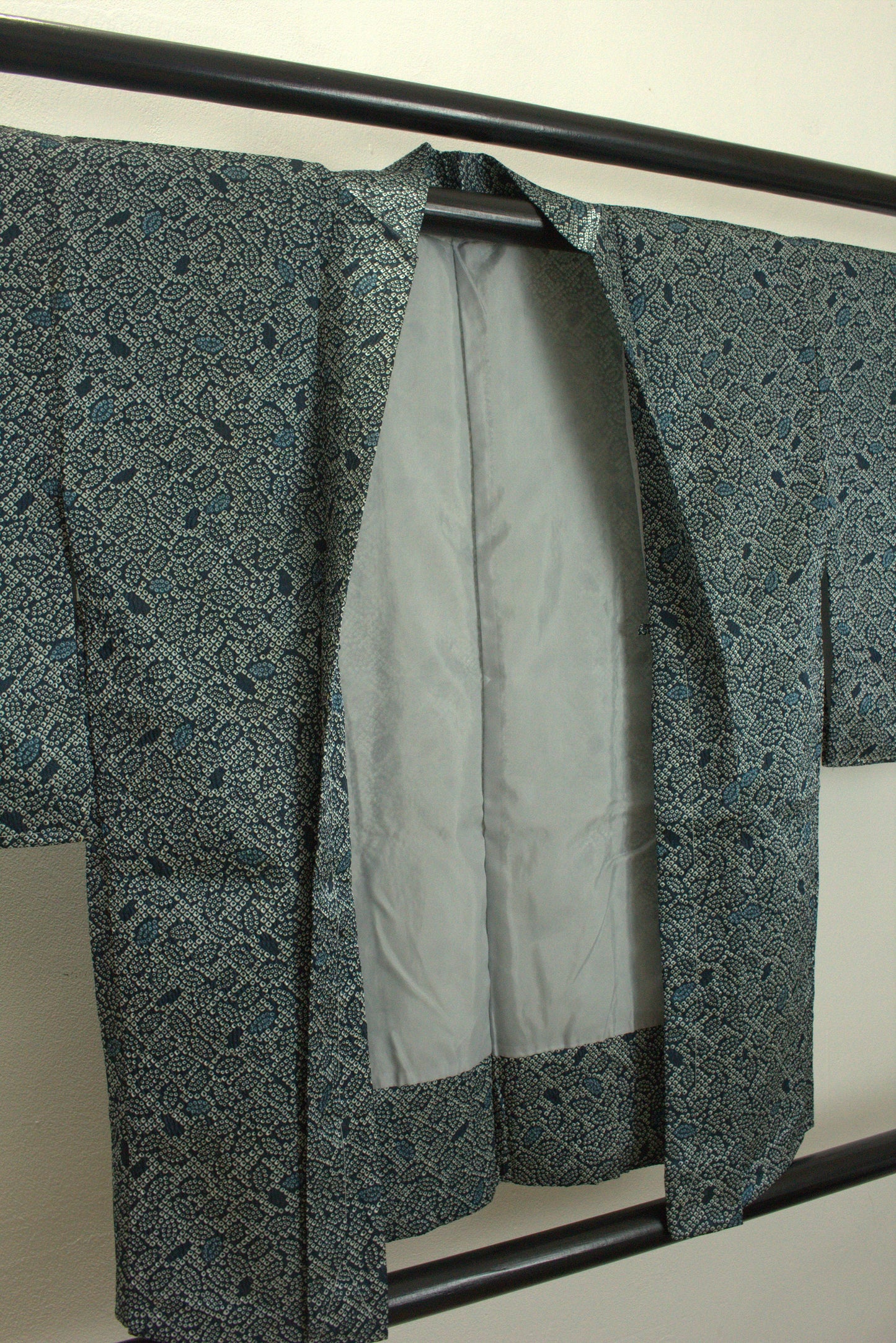 Rank S Vintage Japanese Silk Haori: Abstract Leaf Pattern (HA36)