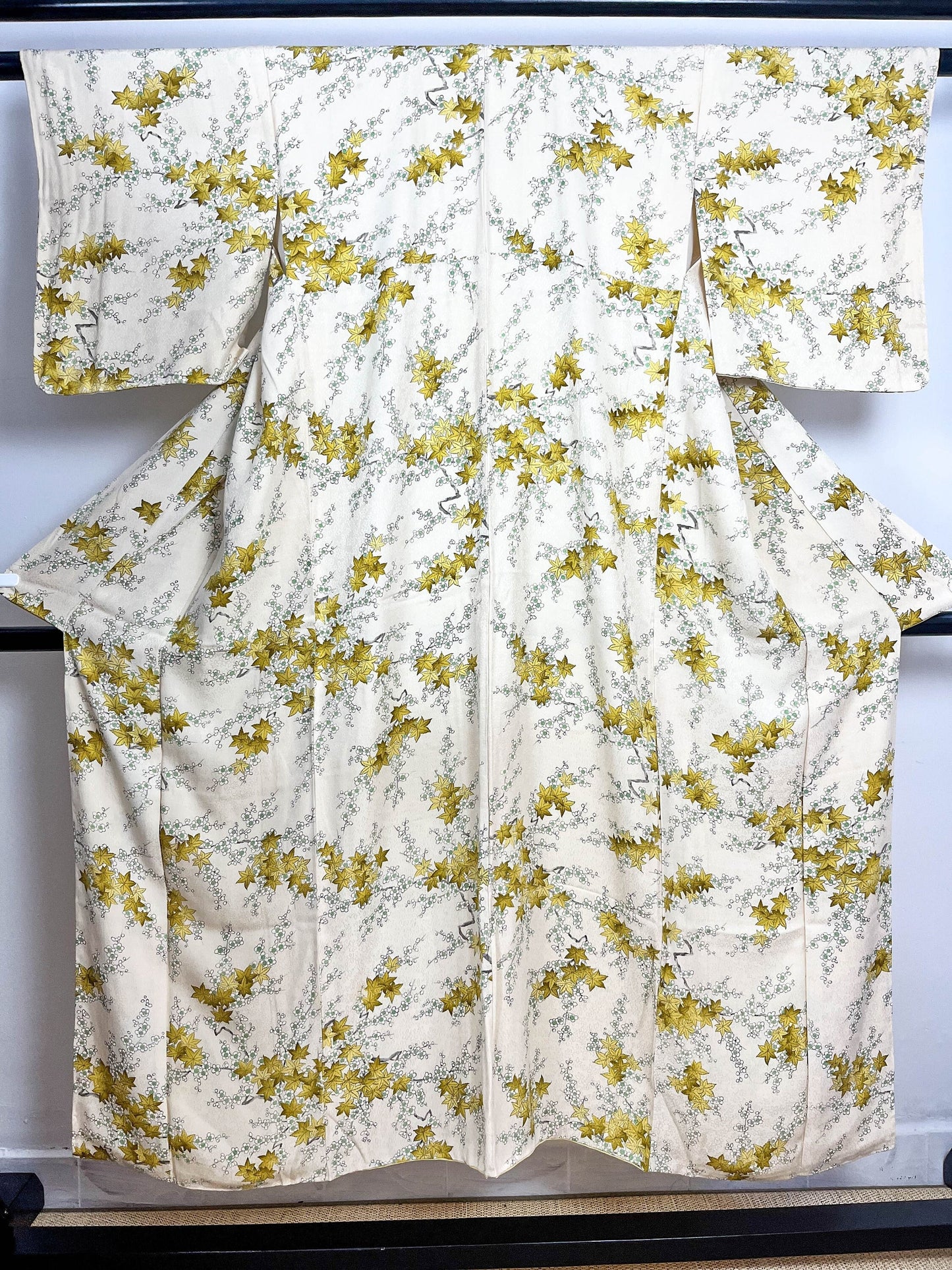 Rank A+ Japanese Vintage Komon Kimono Women, Silk kimono, Late Autumn Leaf, A93