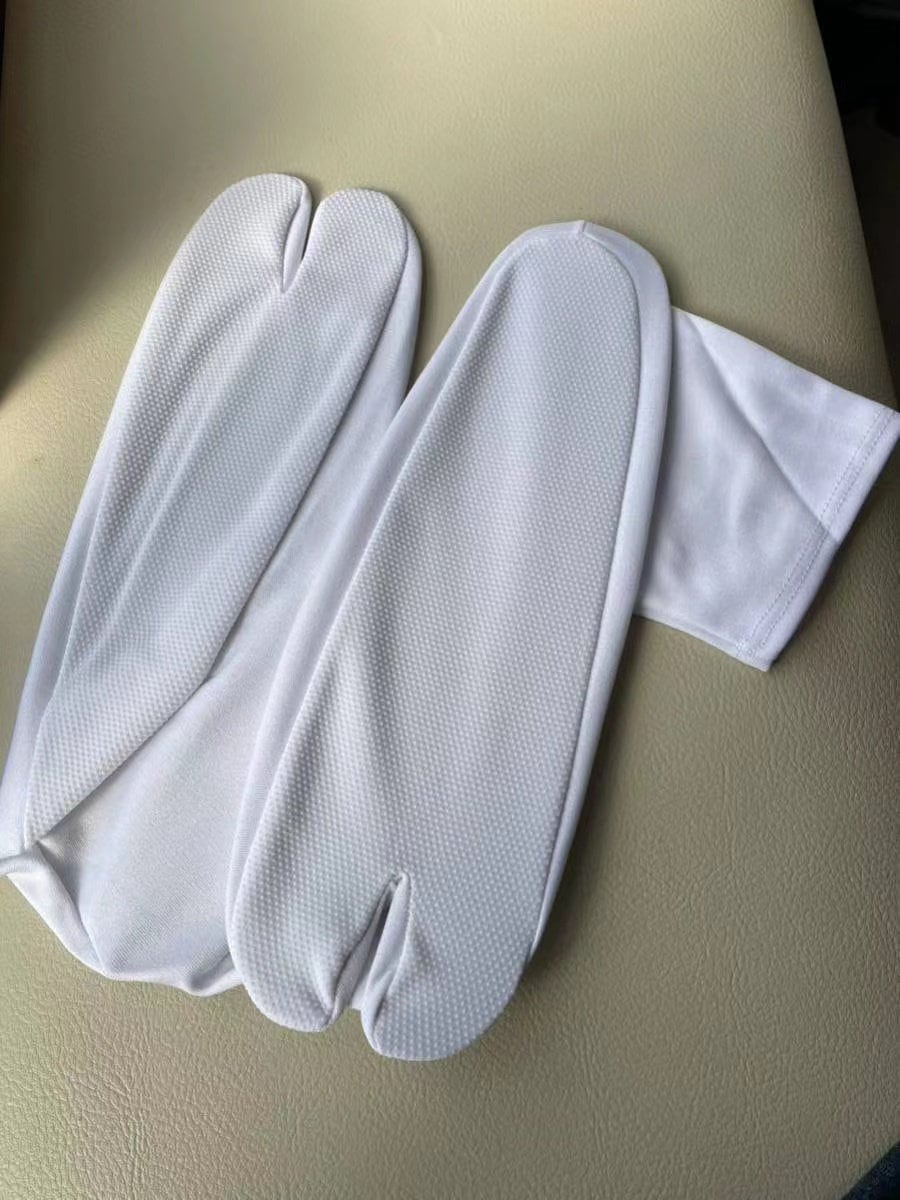 Unisex Tabi Socks (White/ Black): Traditional Japanese Split-Toe Kimono Socks (EU32-EU46), with Drawstring Bag, Tabi Gift Set