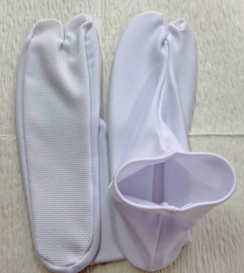 Unisex Tabi Socks (White/ Black): Traditional Japanese Split-Toe Kimono Socks (EU32-EU46), with Drawstring Bag, Tabi Gift Set