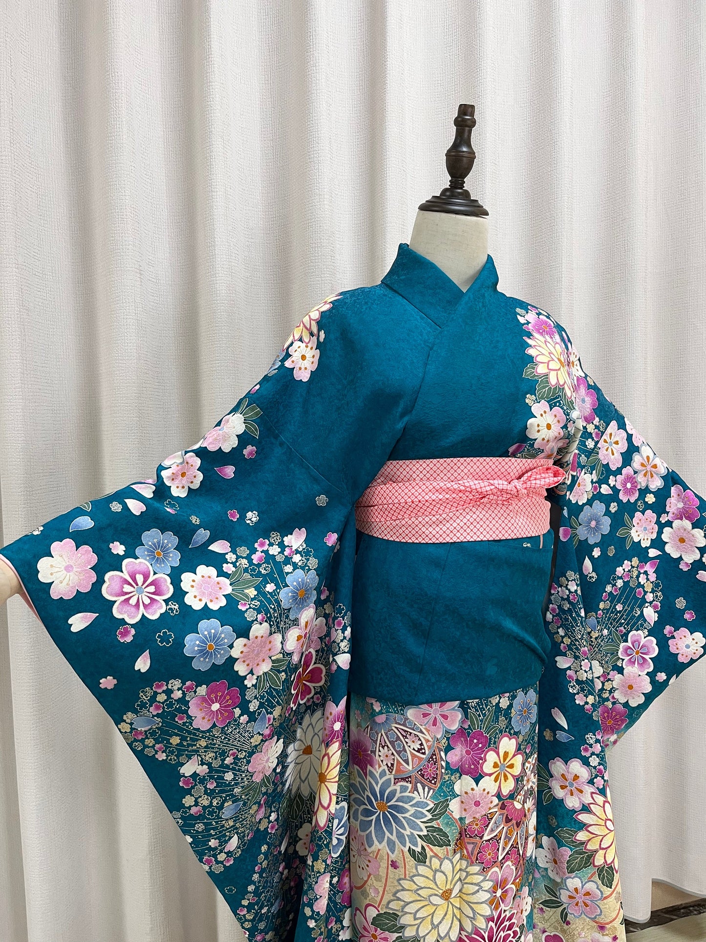 Rank A- Japanese Vintage Furisode Kimono, A54