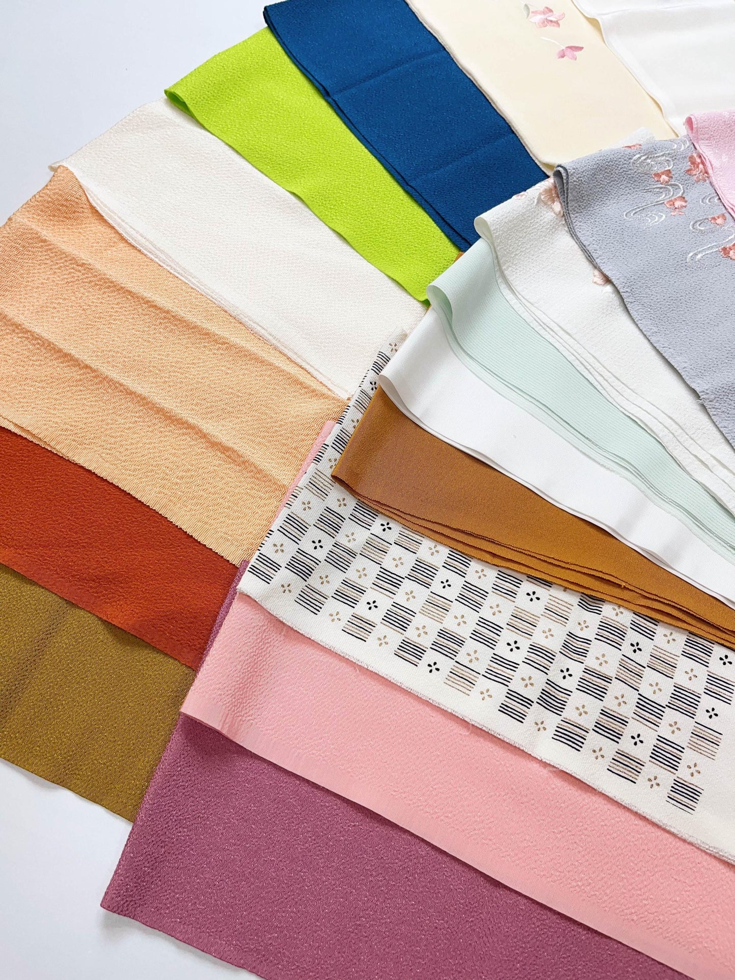 Japanese Floral Han-eri Collar: Kimono Juban Eri, H03