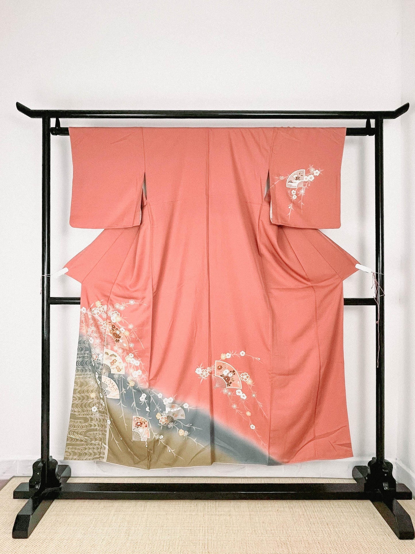 Wooden Kimono Display Rack – 180cm Tall, 150cm Wide, Custom Size & Text Engraving Available
