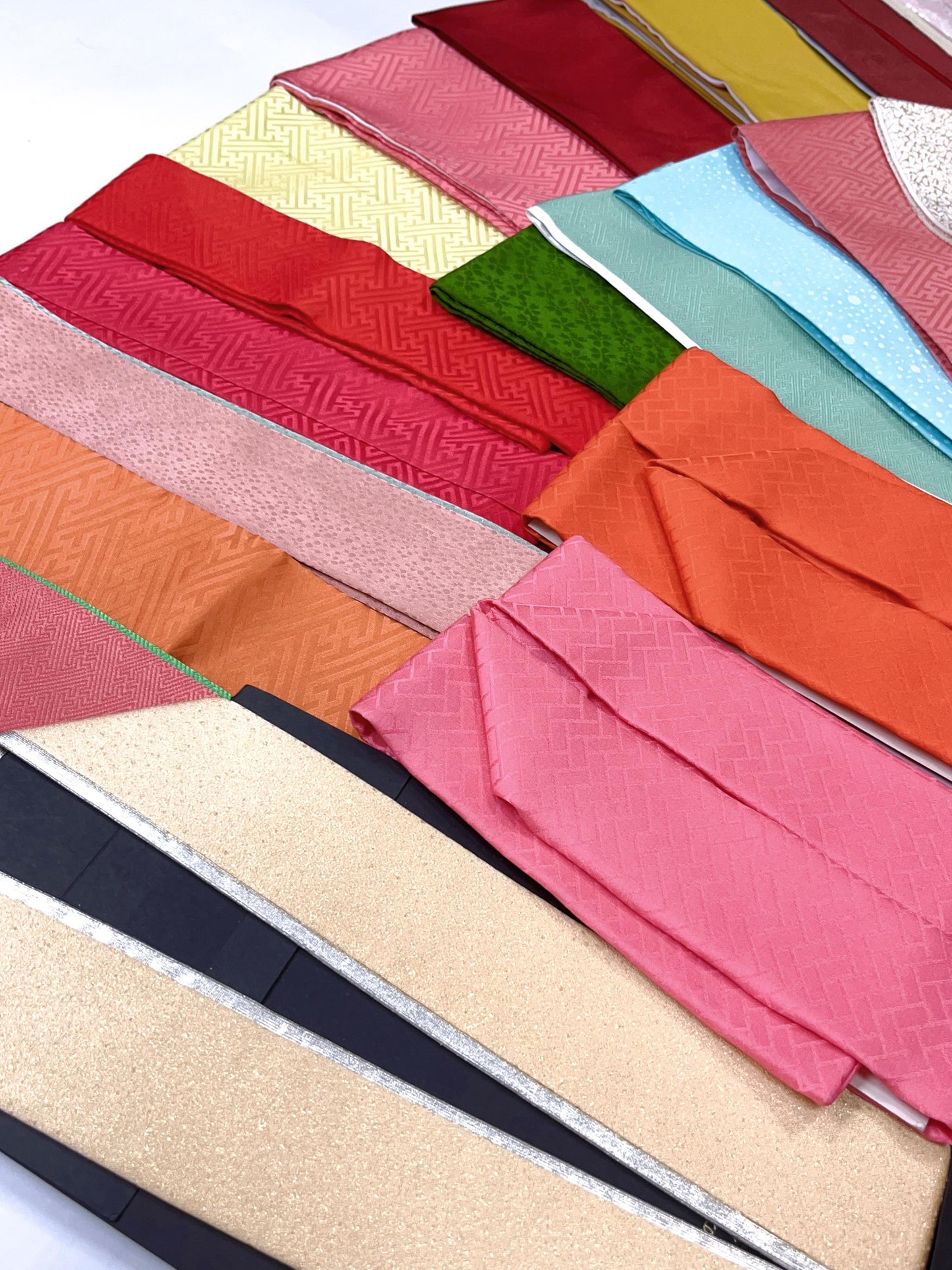 Kimono Collar Dateeri Kasane Eri: Formal Kimono Neckband (H05)