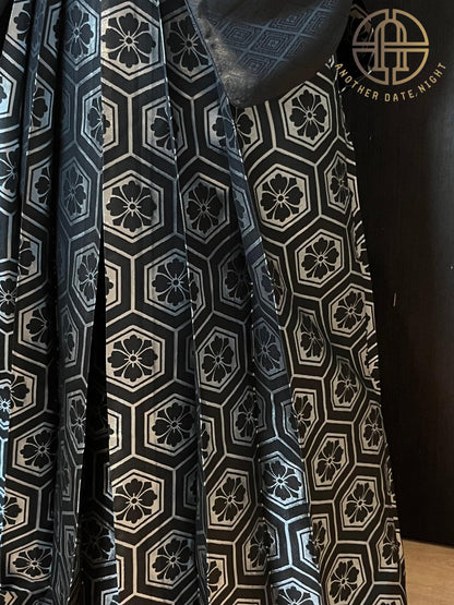 Men's Silver Hakama Pants: Traditional Japanese Kimono