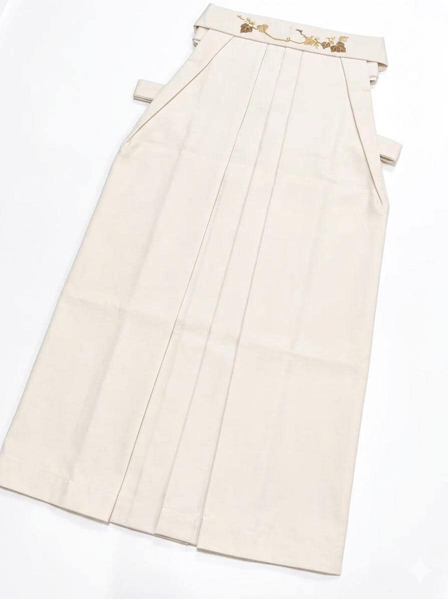 Hakama 3PCS Gift Set, Creamy White Traditional Hakama Skirt with Embrodiery, Koshi Himo, Floral Hair Accessory