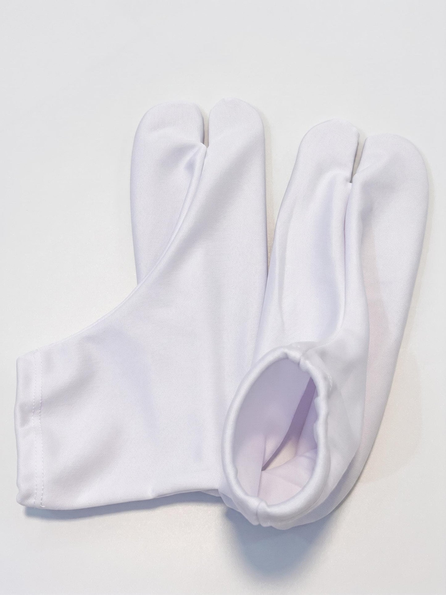 Unisex Tabi Socks (White/ Black): Traditional Japanese Split-Toe Kimono Socks (EU32-EU46), with Drawstring Bag, Tabi Gift Set